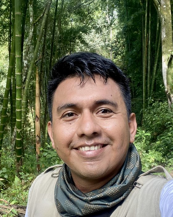 Jimmy Chupillon en trabajo de campo